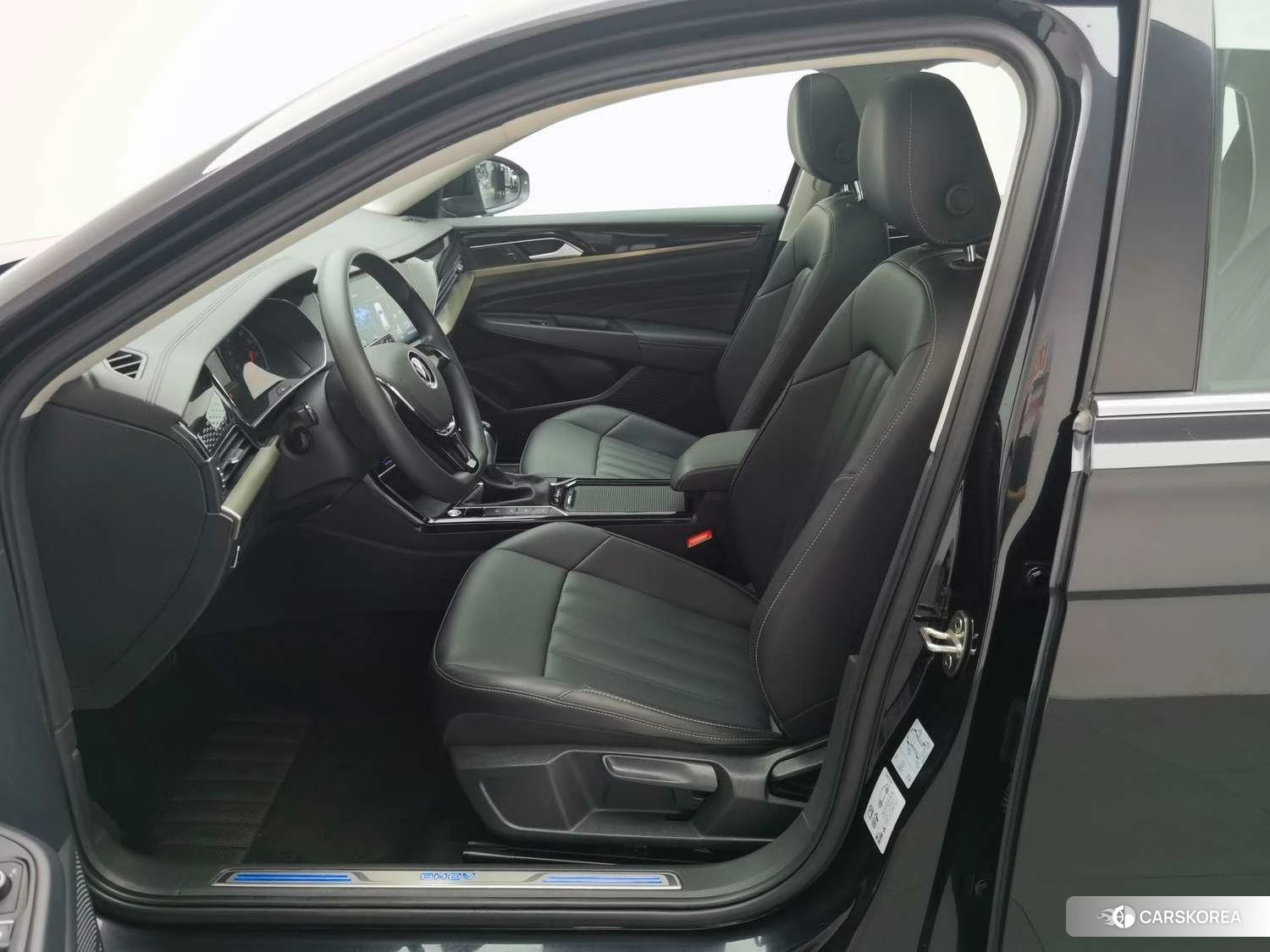 Volkswagen Passat PHEV id 4487215 из Китая 16