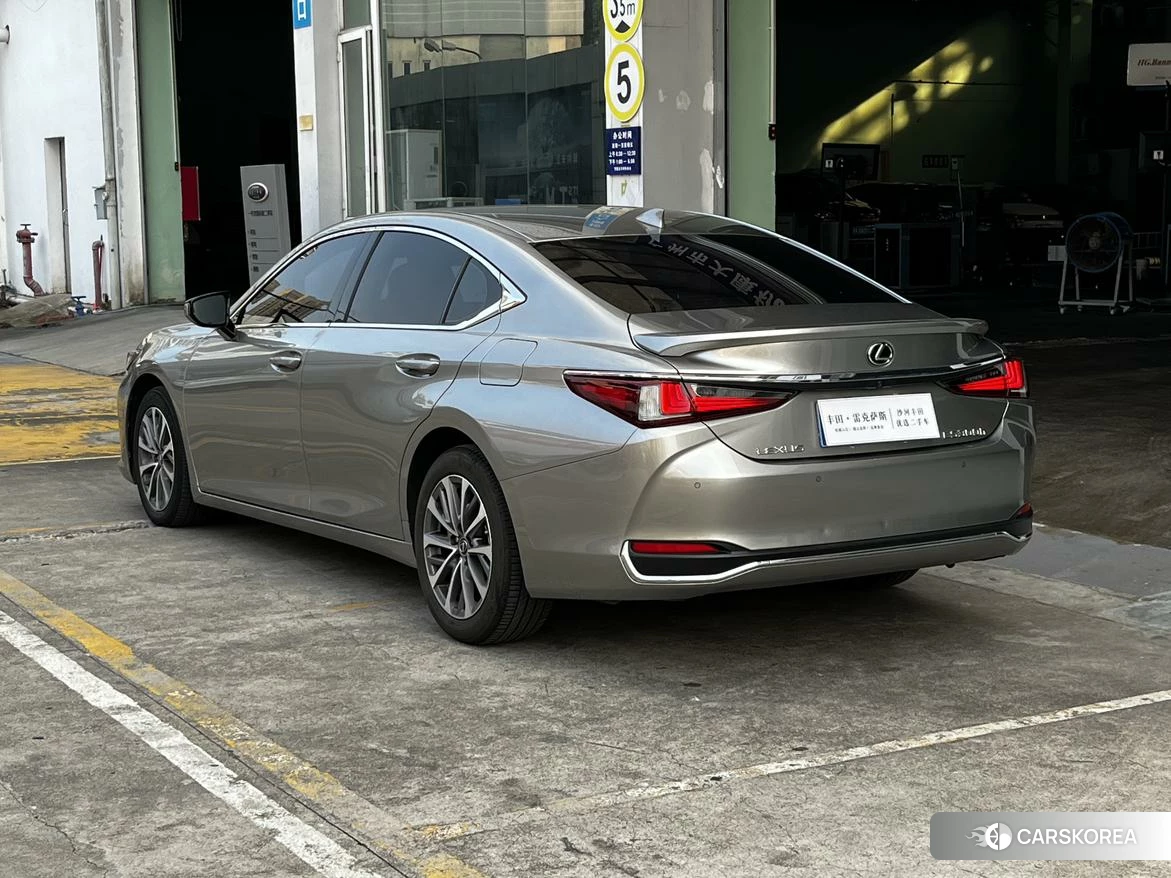 Lexus ES id 4474015 из Китая 16