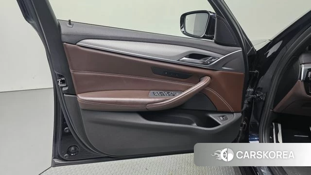 BMW 5 Series (G30) id 4304771 из Кореи 16