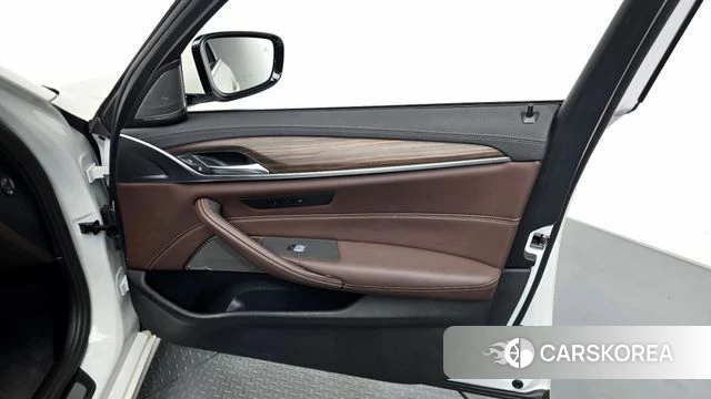 BMW 5 Series (G30) id 4880251 из Кореи 16