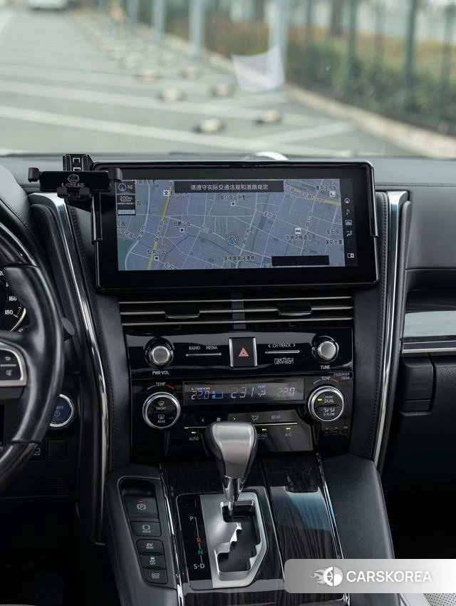Lexus LM id 4336392 из Китая 16