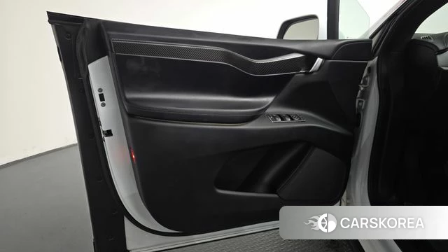 Tesla Model X id 4390372 из Кореи 16