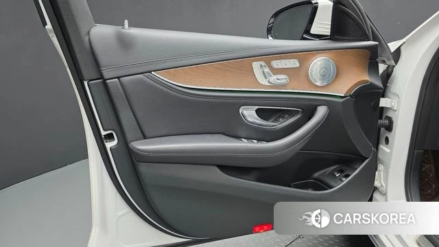 Mercedes-Benz E-Class W213 id 4708379 из Кореи 16
