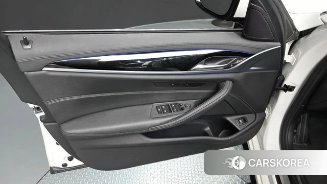 BMW 5 Series (G30) id 4245816 из Кореи 16