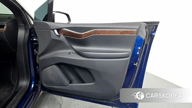 Tesla Model X id 4717136 из Кореи 16
