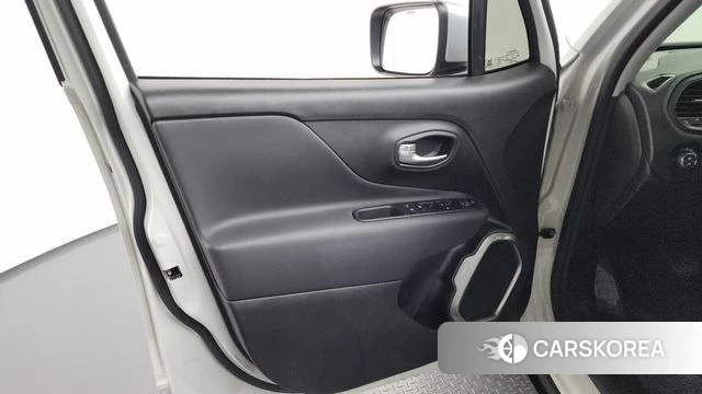 Jeep Renegade id 4428229 из Кореи 16