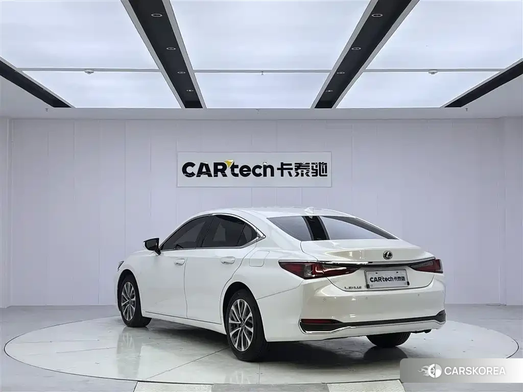 Lexus ES id 4589090 из Китая 16