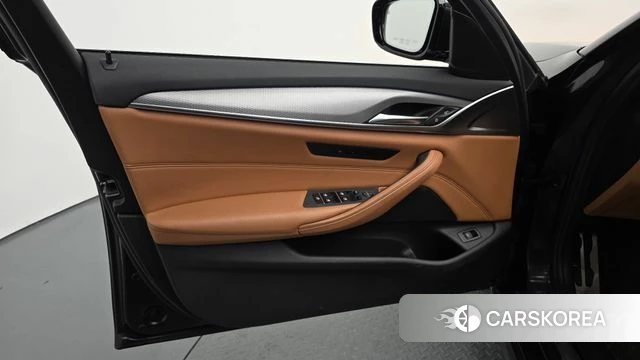 BMW 5 Series (G30) id 4197266 из Кореи 16