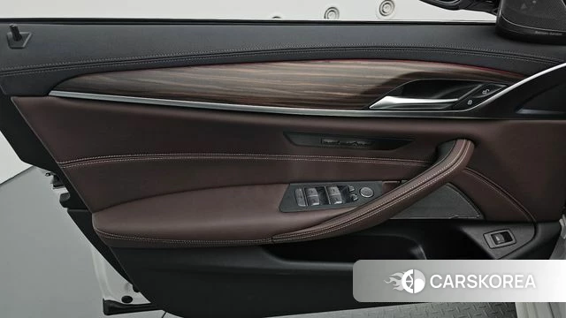 BMW 5 Series (G30) id 4899871 из Кореи 16