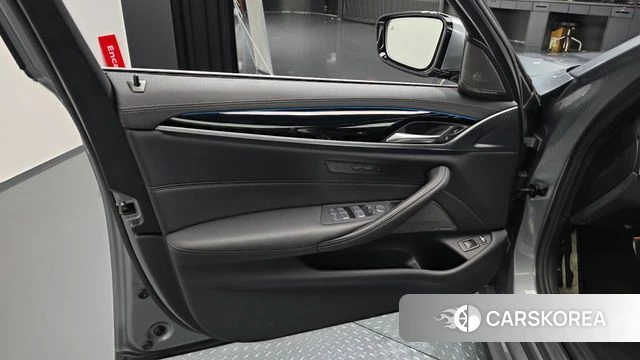 BMW 5 Series (G30) id 4584945 из Кореи 16
