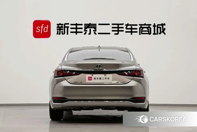 Lexus ES id 4254170 из Китая 16