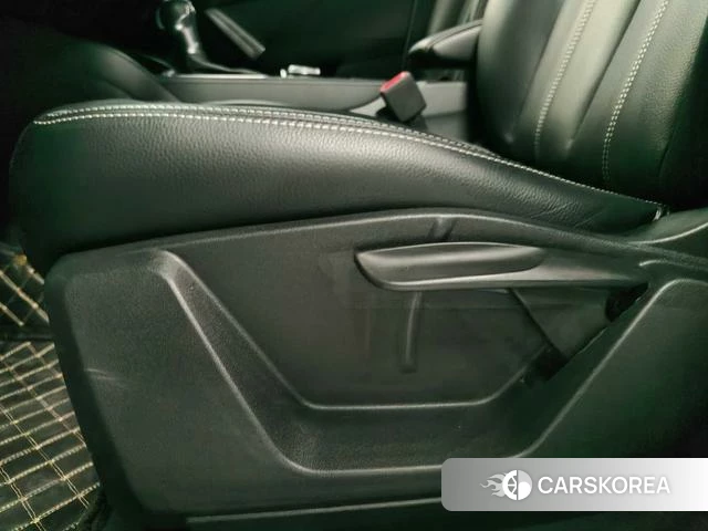 Audi Q2L id 4314471 из Китая 16