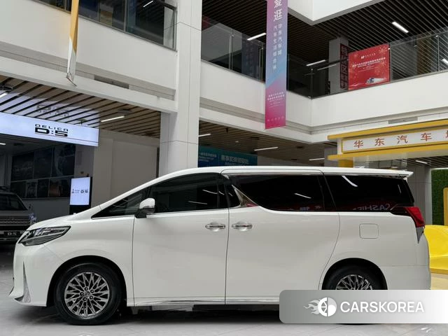 Lexus LM id 4341788 из Китая 16