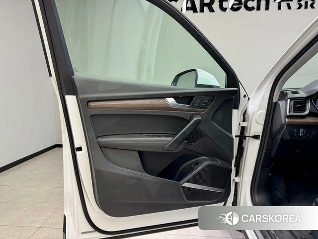 Audi Q5L id 3837333 из Китая 16