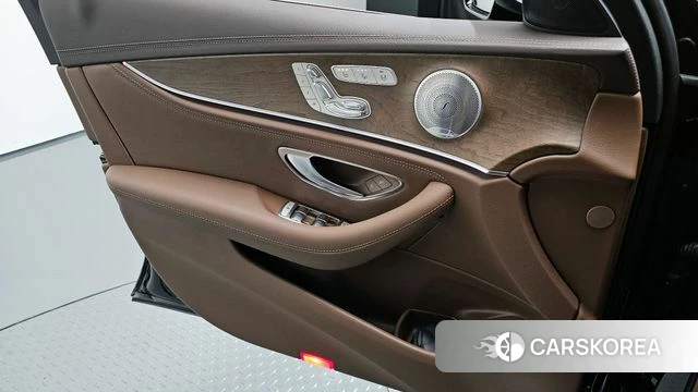 Mercedes-Benz E-Class W213 id 4304845 из Кореи 16
