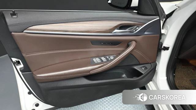 BMW 5 Series (G30) id 4203556 из Кореи 16