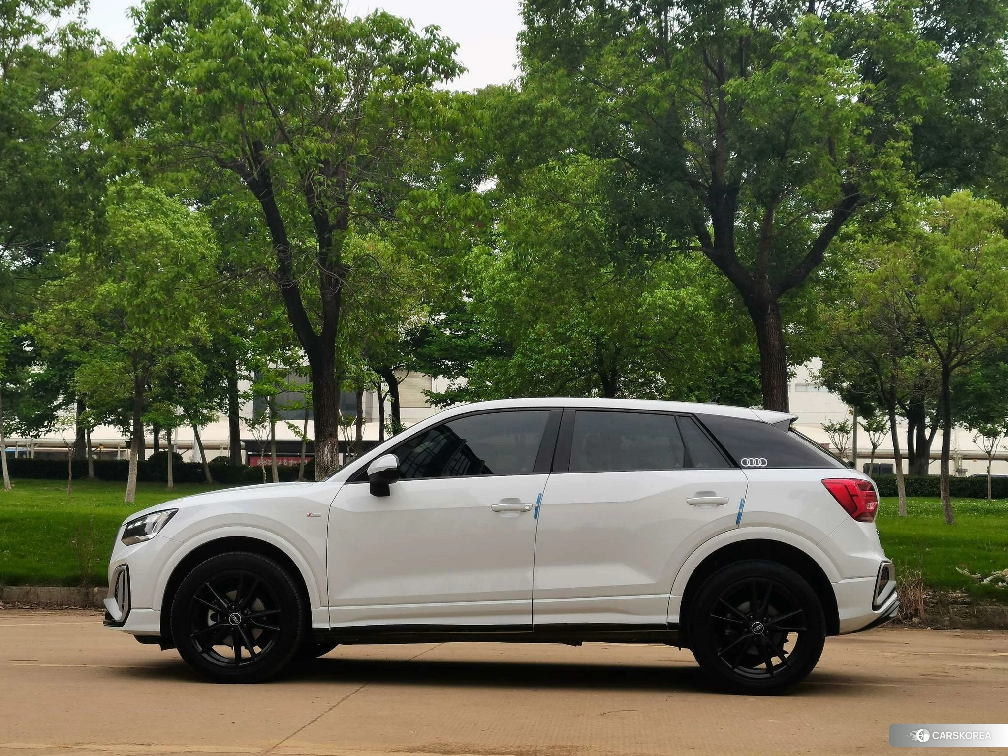 Audi Q2L id 4473383 из Китая 16