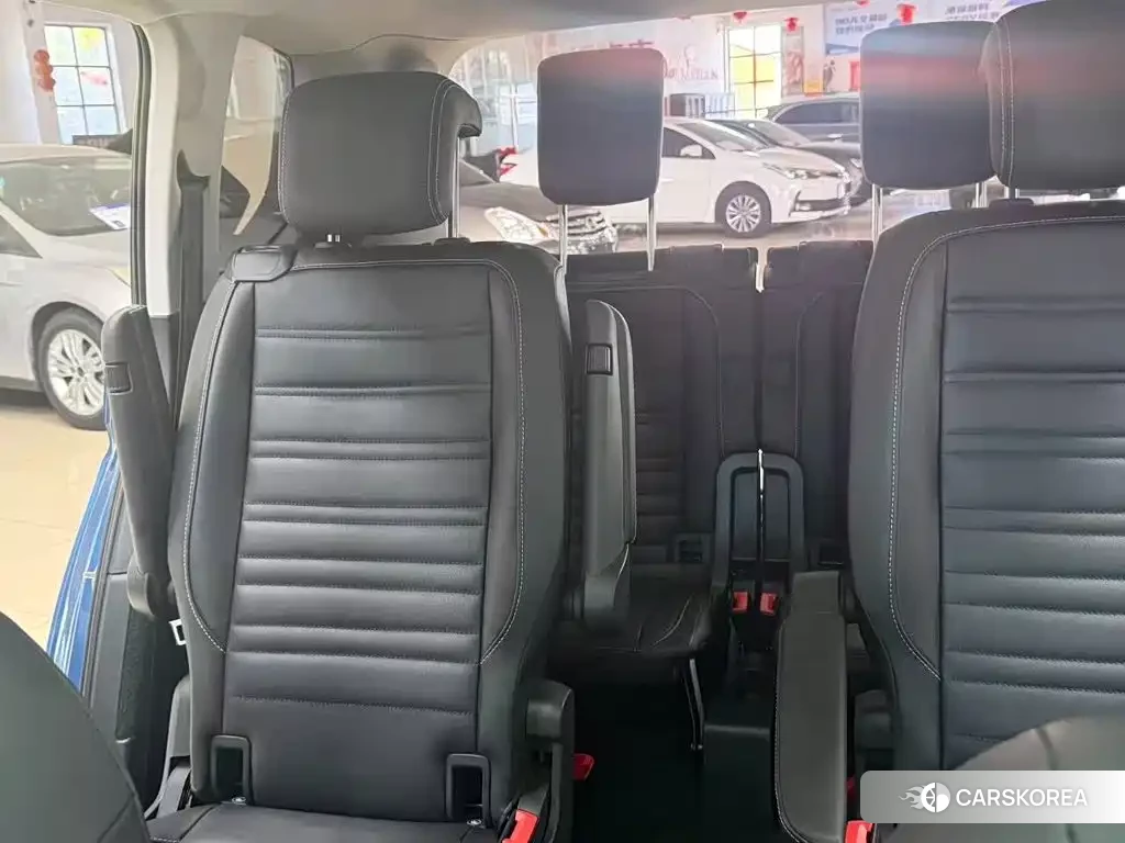 Volkswagen Touran L id 4685902 из Китая 16