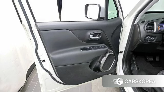 Jeep Renegade id 4345476 из Кореи 16