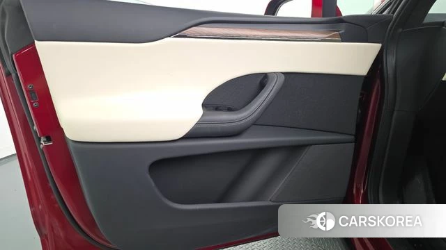 Tesla Model X id 4681321 из Кореи 16