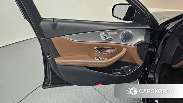 Mercedes-Benz E-Class W213 id 4604948 из Кореи 16