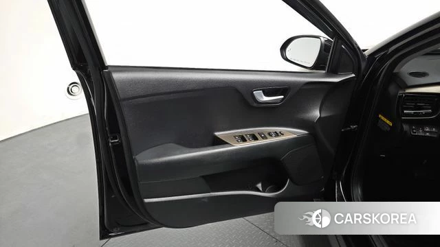 Kia Stonic id 4203643 из Кореи 16