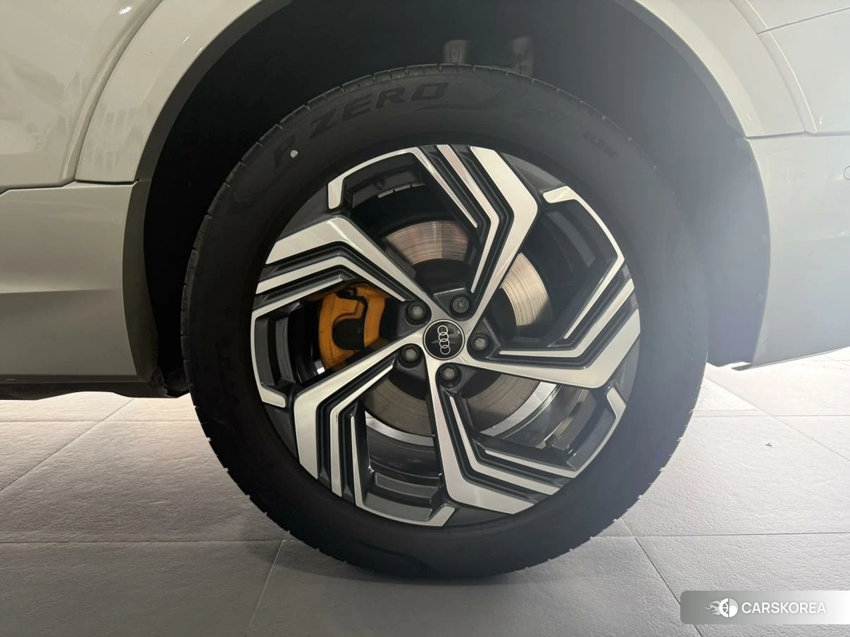 Audi e-tron id 4420010 из Китая 16