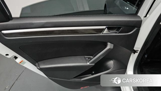 Volkswagen The New Passat id 4203728 из Кореи 17