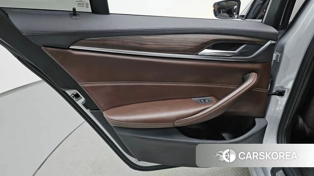 BMW 5 Series (G30) id 4658389 из Кореи 17