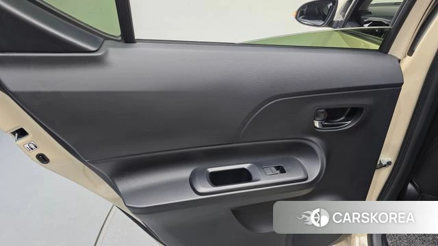 Toyota Prius C id 4285911 из Кореи 17