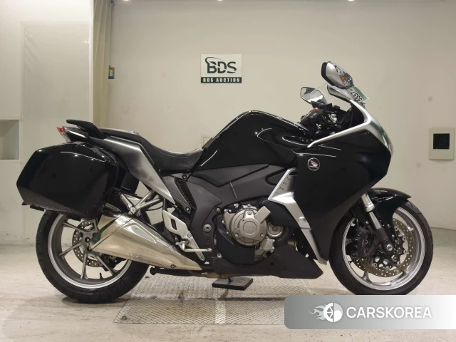 Проданный Honda VFR1200F DCT 2011 из Японии