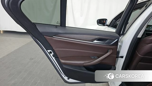 BMW 5 Series (G30) id 4424986 из Кореи 17