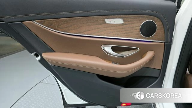 Mercedes-Benz E-Class W213 id 4292379 из Кореи 17