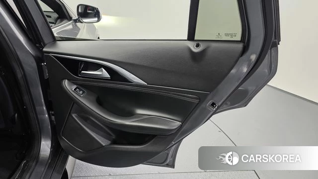 Infiniti Q30 id 4339517 из Кореи 17