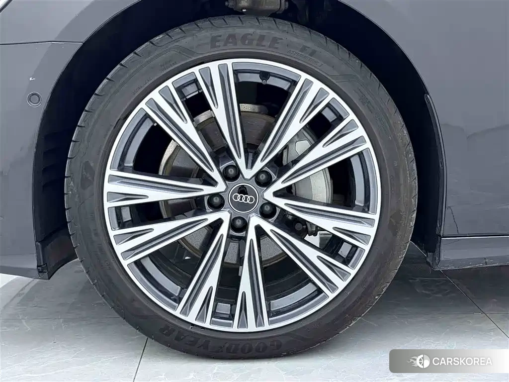 Audi A6L id 4548193 из Китая 17
