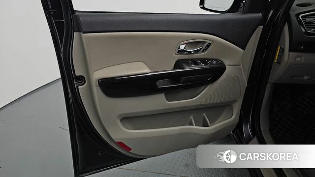 Kia The New Carnival id 4930352 из Кореи 17