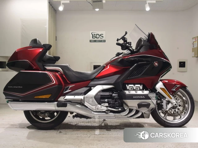 Проданный Honda GL1800 TOUR DCT 2018 из Японии