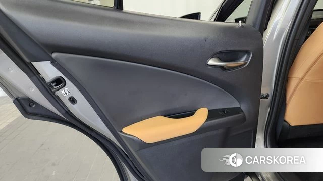 Lexus UX300h id 4427241 из Кореи 17