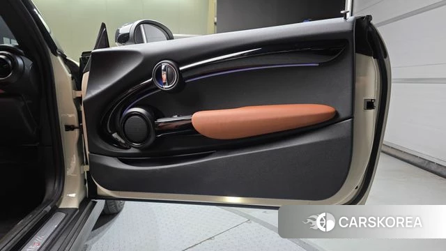 Mini Cooper S Convertible id 4692837 из Кореи 17