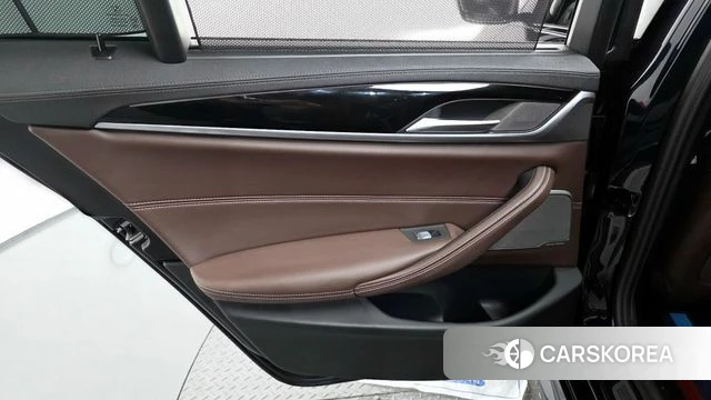 BMW 5 Series (G30) id 4308609 из Кореи 17