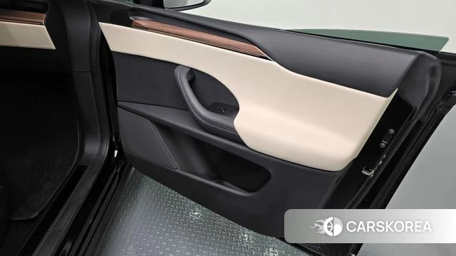 Tesla Model X id 4853369 из Кореи 17