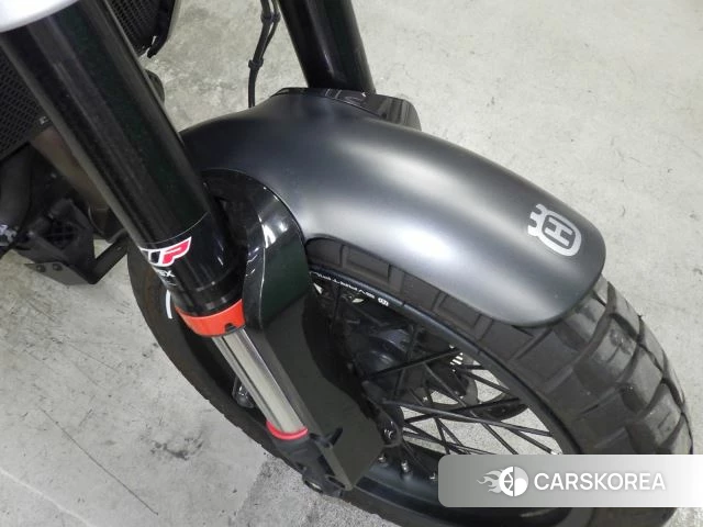 Husqvarna SVARTPILEN 401 id 3939697 из Японии 17