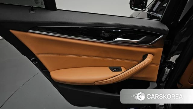 BMW 5 Series (G30) id 4918933 из Кореи 17