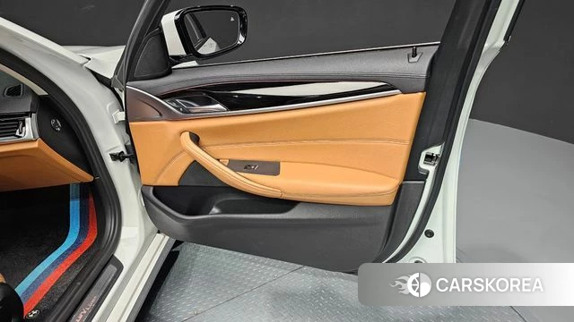 BMW 5 Series (G30) id 4250992 из Кореи 17