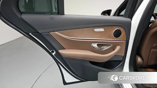 Mercedes-Benz E-Class W213 id 4693258 из Кореи 17
