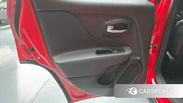 Jeep Renegade id 4657970 из Кореи 17