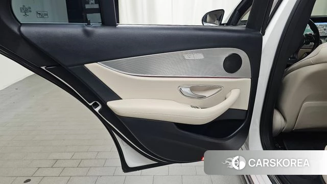 Mercedes-Benz E-Class W213 id 4873630 из Кореи 17