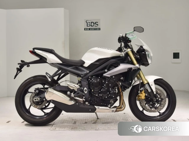 Проданный Triumph STREET TRIPLE 2015 из Японии