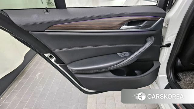 BMW 5 Series (G30) id 4390363 из Кореи 17
