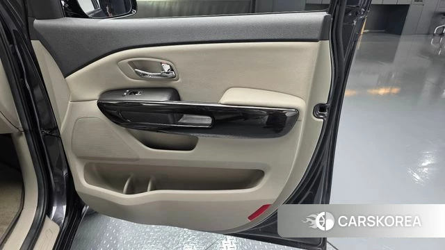 Kia The New Carnival id 4536772 из Кореи 17